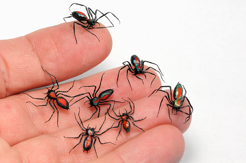realistic plastic spiders